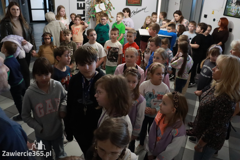 Fotorelacja: Otwarcie wystawy prac uczniów SP4 w MOK Zawiercie