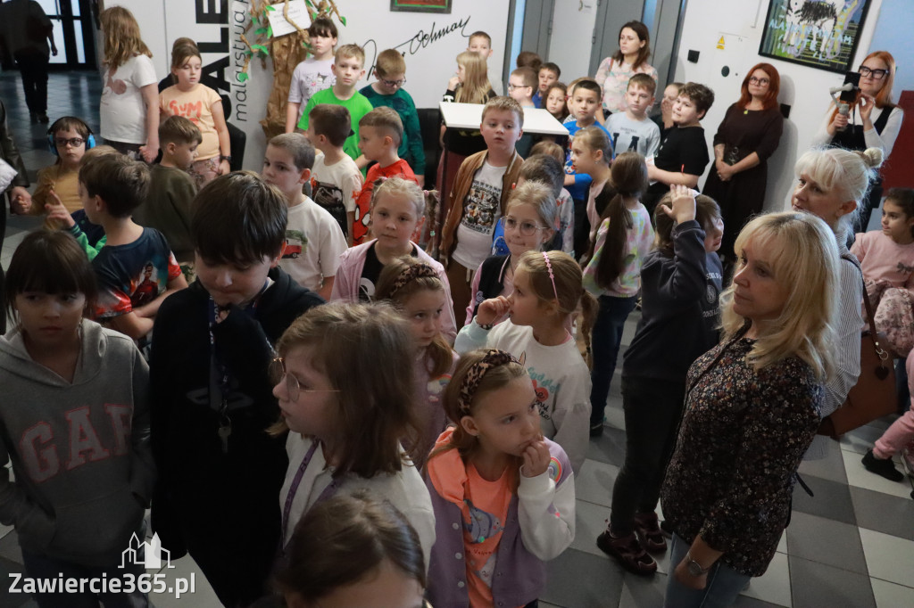 Fotorelacja: Otwarcie wystawy prac uczniów SP4 w MOK Zawiercie