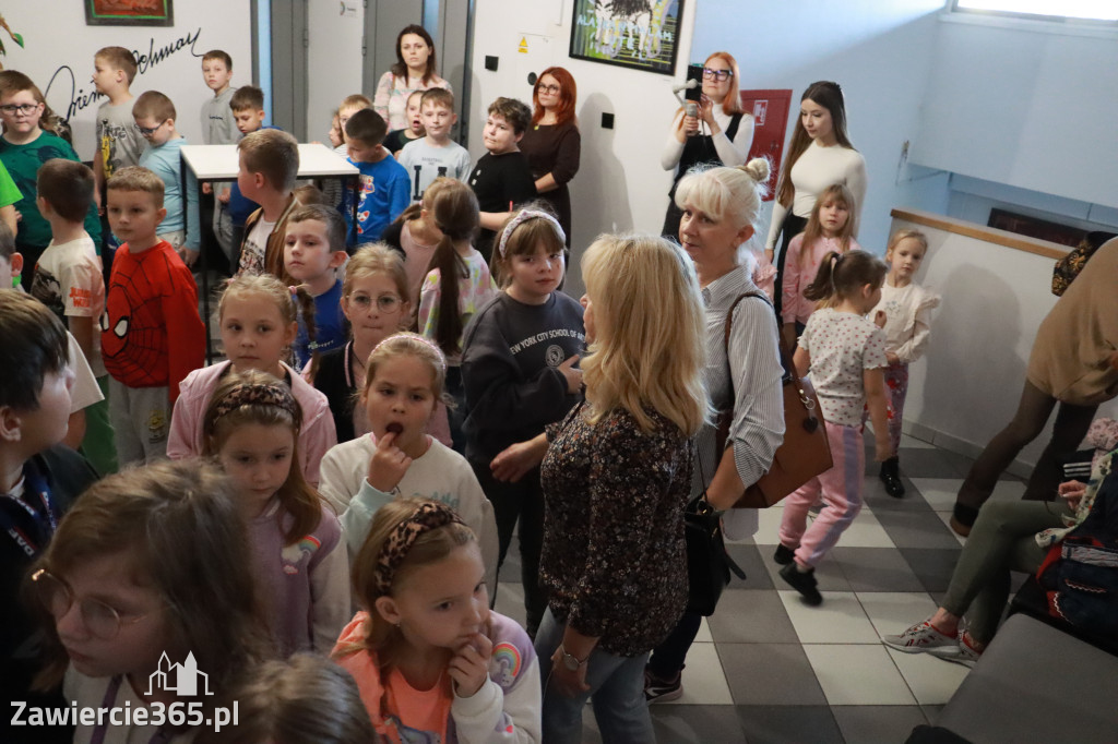 Fotorelacja: Otwarcie wystawy prac uczniów SP4 w MOK Zawiercie