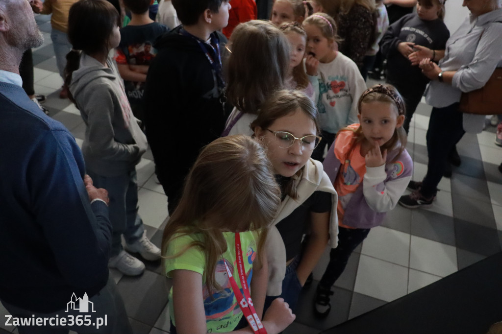 Fotorelacja: Otwarcie wystawy prac uczniów SP4 w MOK Zawiercie