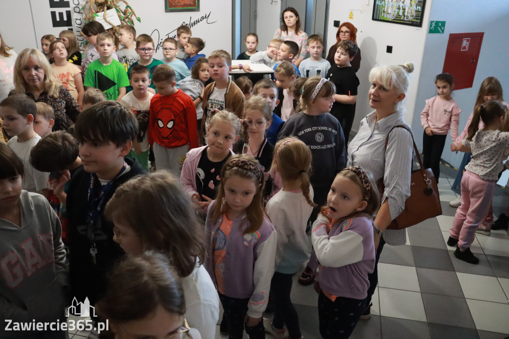 Fotorelacja: Otwarcie wystawy prac uczniów SP4 w MOK Zawiercie