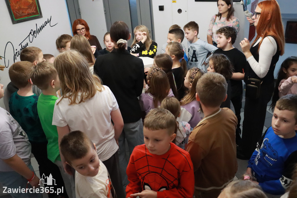 Fotorelacja: Otwarcie wystawy prac uczniów SP4 w MOK Zawiercie