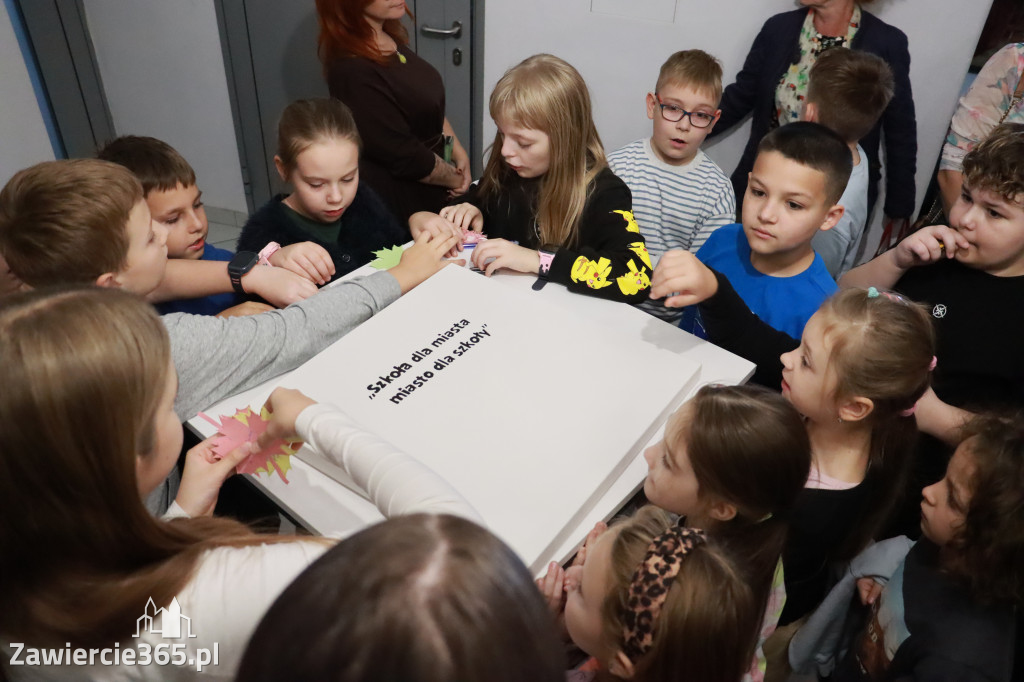 Fotorelacja: Otwarcie wystawy prac uczniów SP4 w MOK Zawiercie