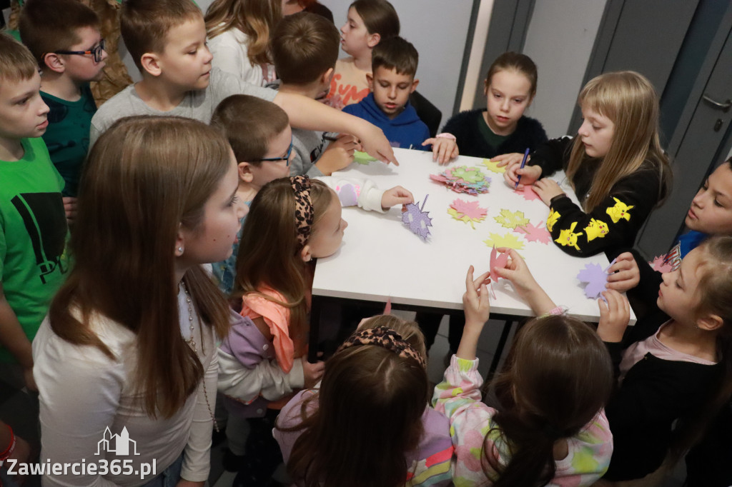 Fotorelacja: Otwarcie wystawy prac uczniów SP4 w MOK Zawiercie