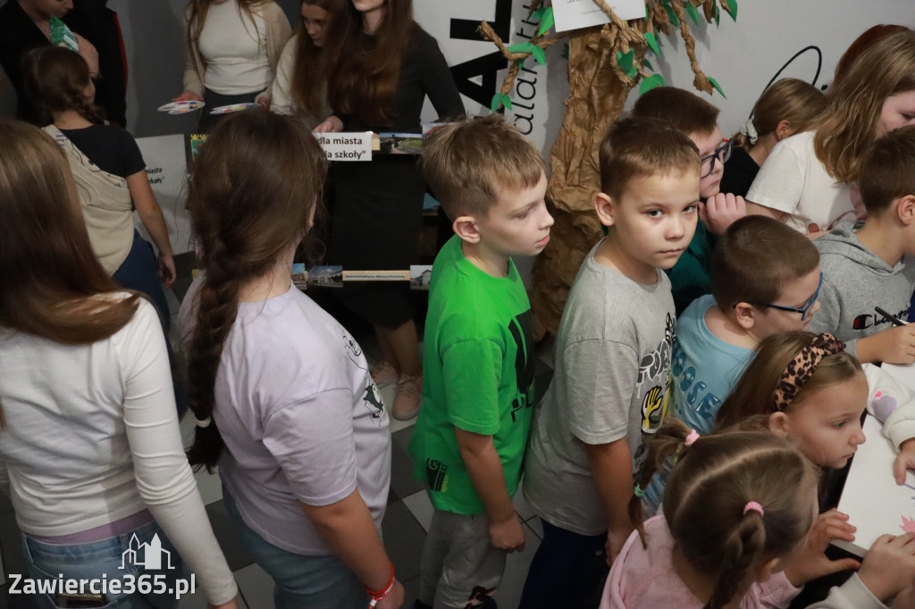Fotorelacja: Otwarcie wystawy prac uczniów SP4 w MOK Zawiercie