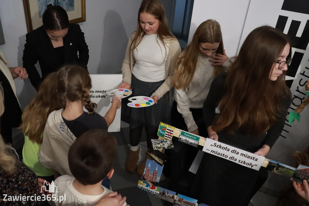 Fotorelacja: Otwarcie wystawy prac uczniów SP4 w MOK Zawiercie