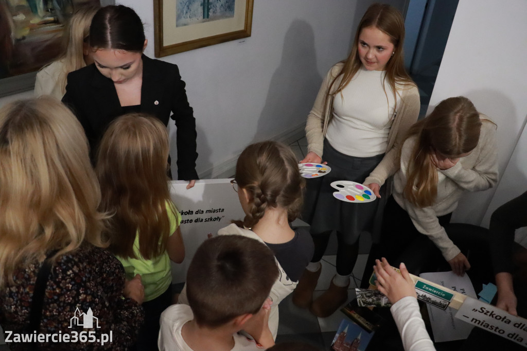 Fotorelacja: Otwarcie wystawy prac uczniów SP4 w MOK Zawiercie