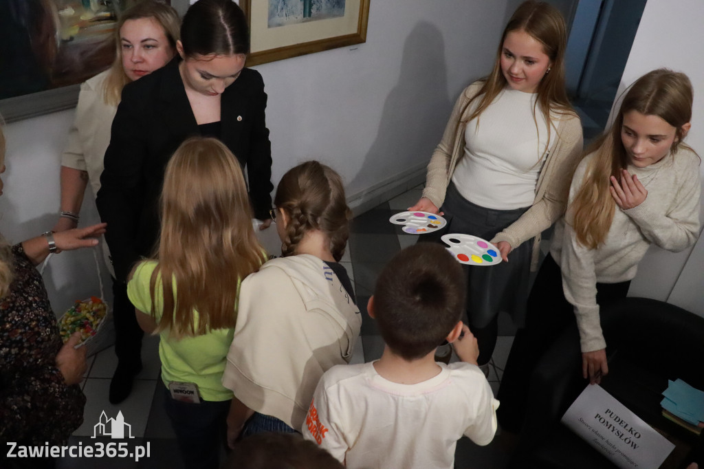 Fotorelacja: Otwarcie wystawy prac uczniów SP4 w MOK Zawiercie