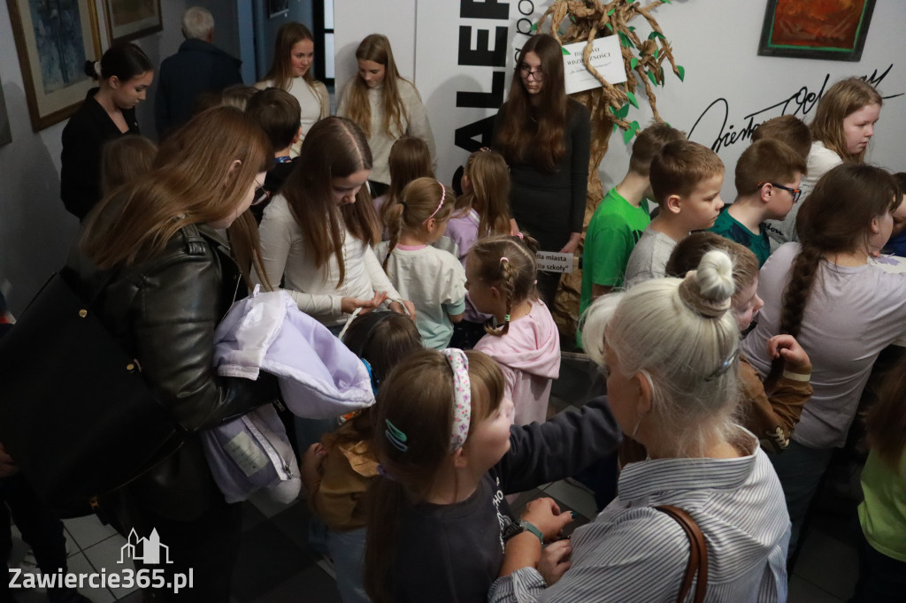Fotorelacja: Otwarcie wystawy prac uczniów SP4 w MOK Zawiercie