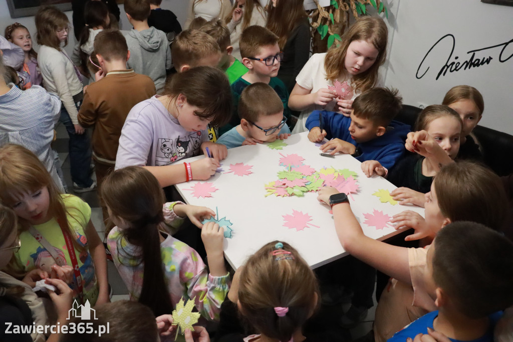 Fotorelacja: Otwarcie wystawy prac uczniów SP4 w MOK Zawiercie