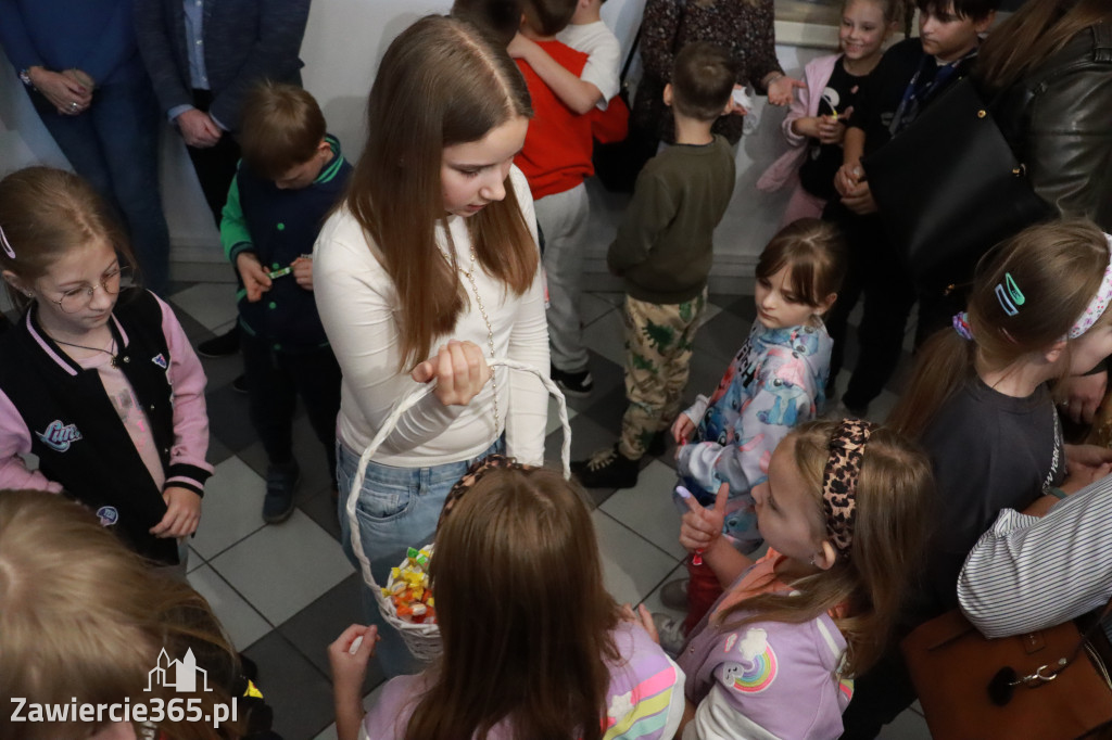 Fotorelacja: Otwarcie wystawy prac uczniów SP4 w MOK Zawiercie