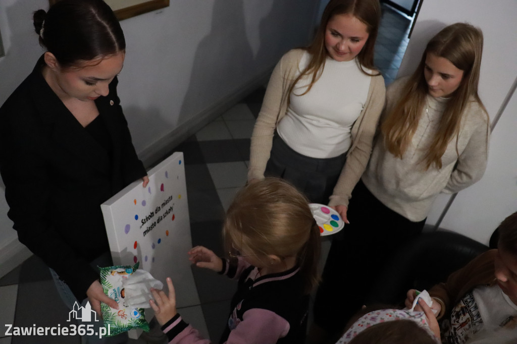 Fotorelacja: Otwarcie wystawy prac uczniów SP4 w MOK Zawiercie