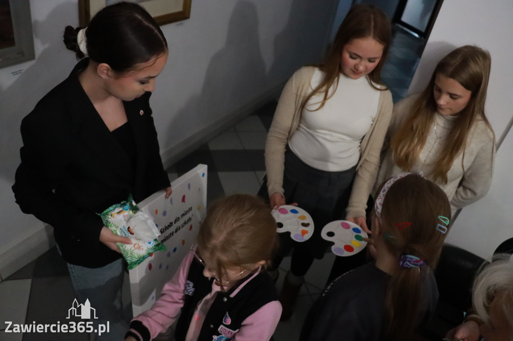 Fotorelacja: Otwarcie wystawy prac uczniów SP4 w MOK Zawiercie