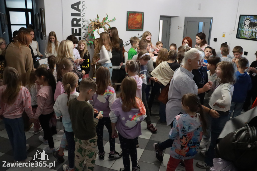 Fotorelacja: Otwarcie wystawy prac uczniów SP4 w MOK Zawiercie