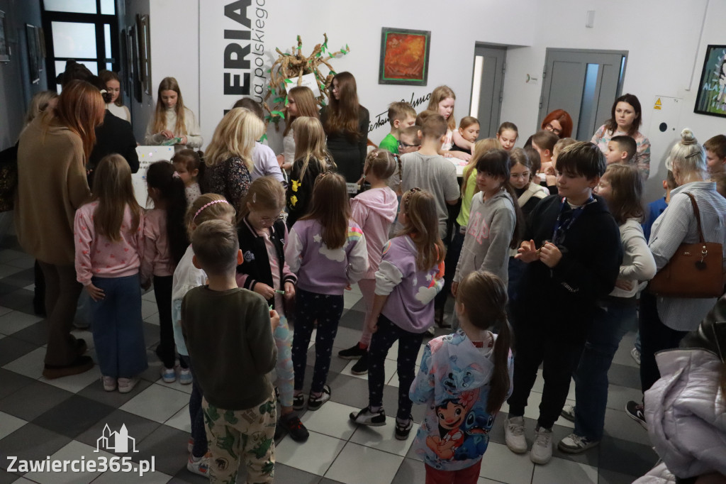 Fotorelacja: Otwarcie wystawy prac uczniów SP4 w MOK Zawiercie