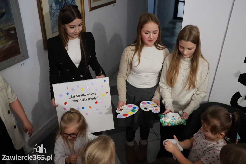 Fotorelacja: Otwarcie wystawy prac uczniów SP4 w MOK Zawiercie