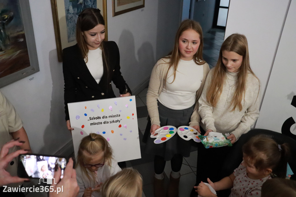 Fotorelacja: Otwarcie wystawy prac uczniów SP4 w MOK Zawiercie