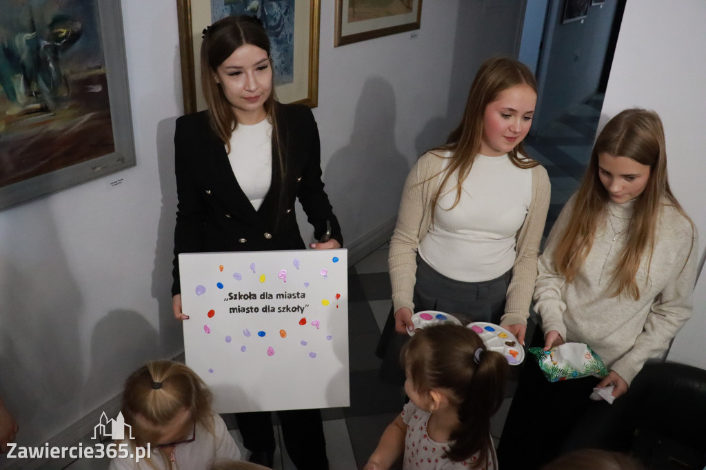 Fotorelacja: Otwarcie wystawy prac uczniów SP4 w MOK Zawiercie