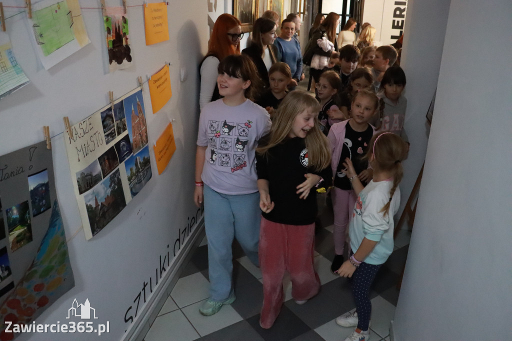 Fotorelacja: Otwarcie wystawy prac uczniów SP4 w MOK Zawiercie