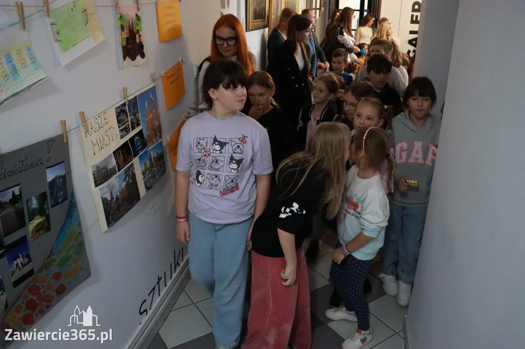 Fotorelacja: Otwarcie wystawy prac uczniów SP4 w MOK Zawiercie