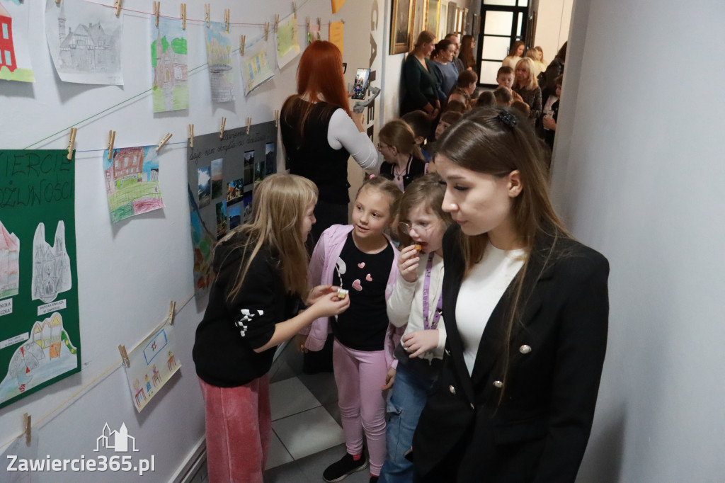 Fotorelacja: Otwarcie wystawy prac uczniów SP4 w MOK Zawiercie