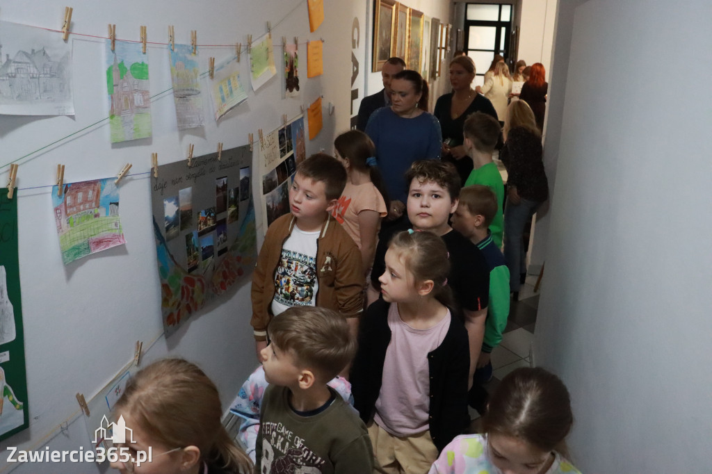 Fotorelacja: Otwarcie wystawy prac uczniów SP4 w MOK Zawiercie