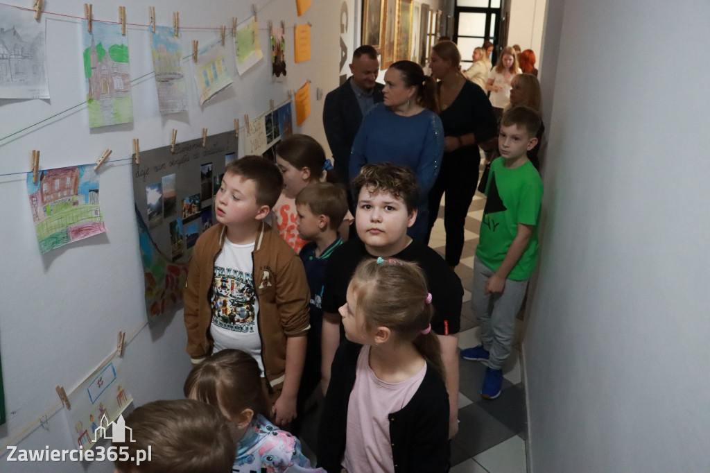 Fotorelacja: Otwarcie wystawy prac uczniów SP4 w MOK Zawiercie