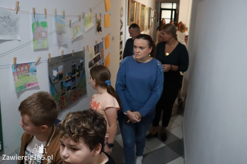 Fotorelacja: Otwarcie wystawy prac uczniów SP4 w MOK Zawiercie