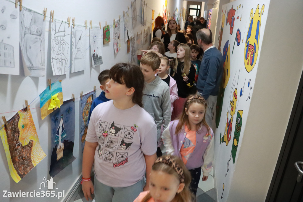 Fotorelacja: Otwarcie wystawy prac uczniów SP4 w MOK Zawiercie