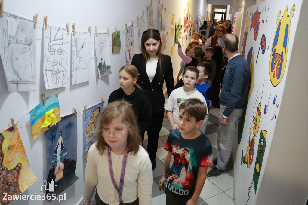 Fotorelacja: Otwarcie wystawy prac uczniów SP4 w MOK Zawiercie