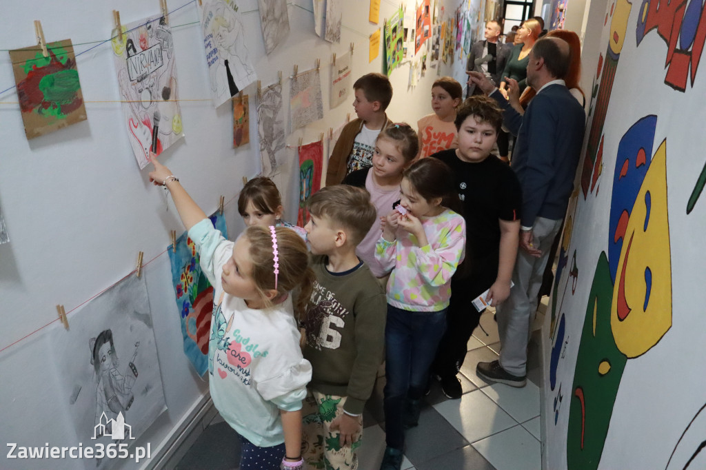Fotorelacja: Otwarcie wystawy prac uczniów SP4 w MOK Zawiercie