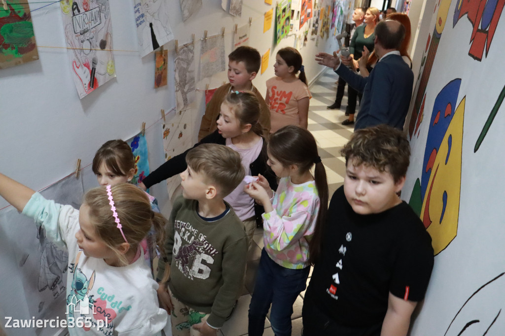 Fotorelacja: Otwarcie wystawy prac uczniów SP4 w MOK Zawiercie