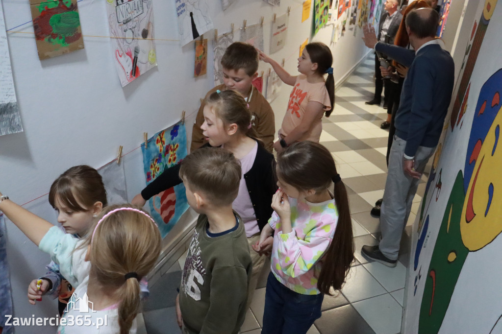 Fotorelacja: Otwarcie wystawy prac uczniów SP4 w MOK Zawiercie
