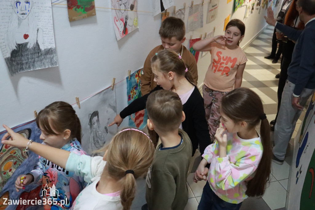 Fotorelacja: Otwarcie wystawy prac uczniów SP4 w MOK Zawiercie