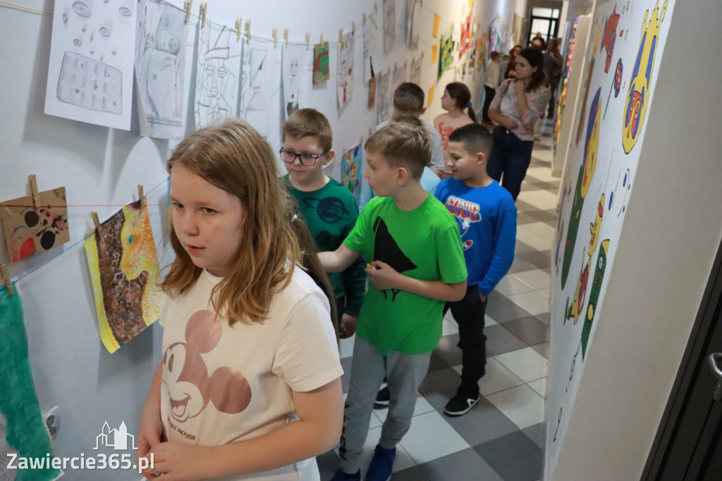 Fotorelacja: Otwarcie wystawy prac uczniów SP4 w MOK Zawiercie