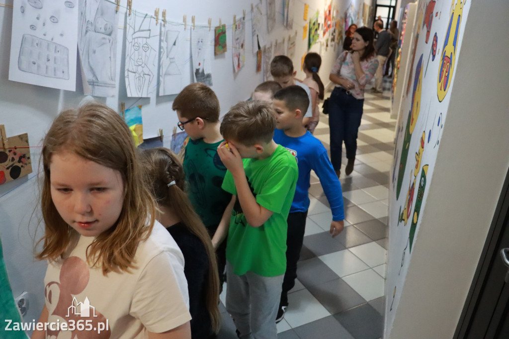 Fotorelacja: Otwarcie wystawy prac uczniów SP4 w MOK Zawiercie