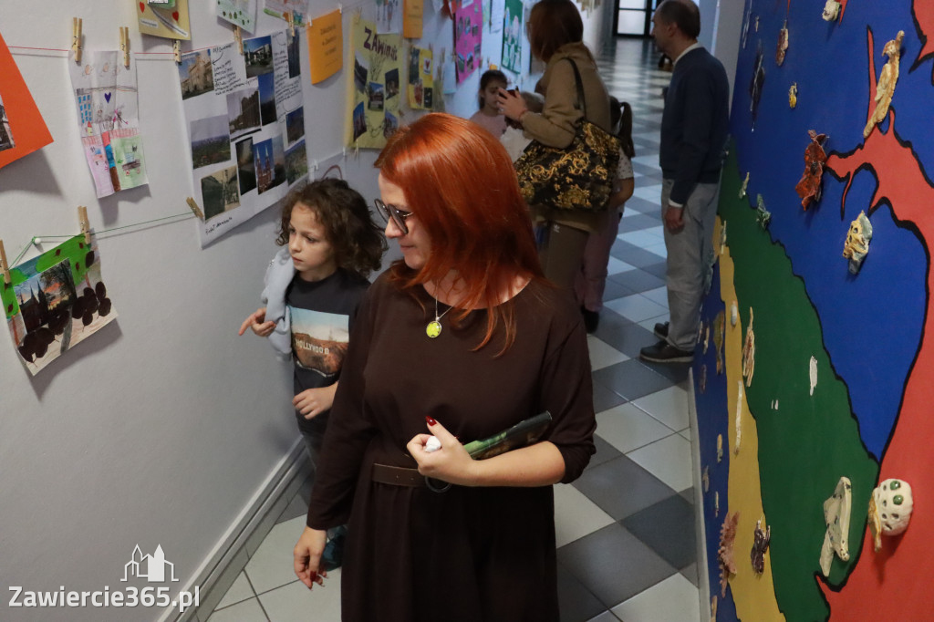 Fotorelacja: Otwarcie wystawy prac uczniów SP4 w MOK Zawiercie