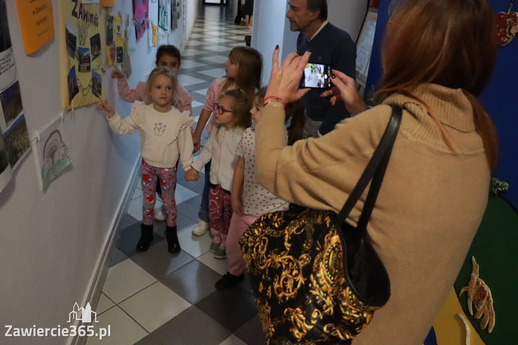 Fotorelacja: Otwarcie wystawy prac uczniów SP4 w MOK Zawiercie
