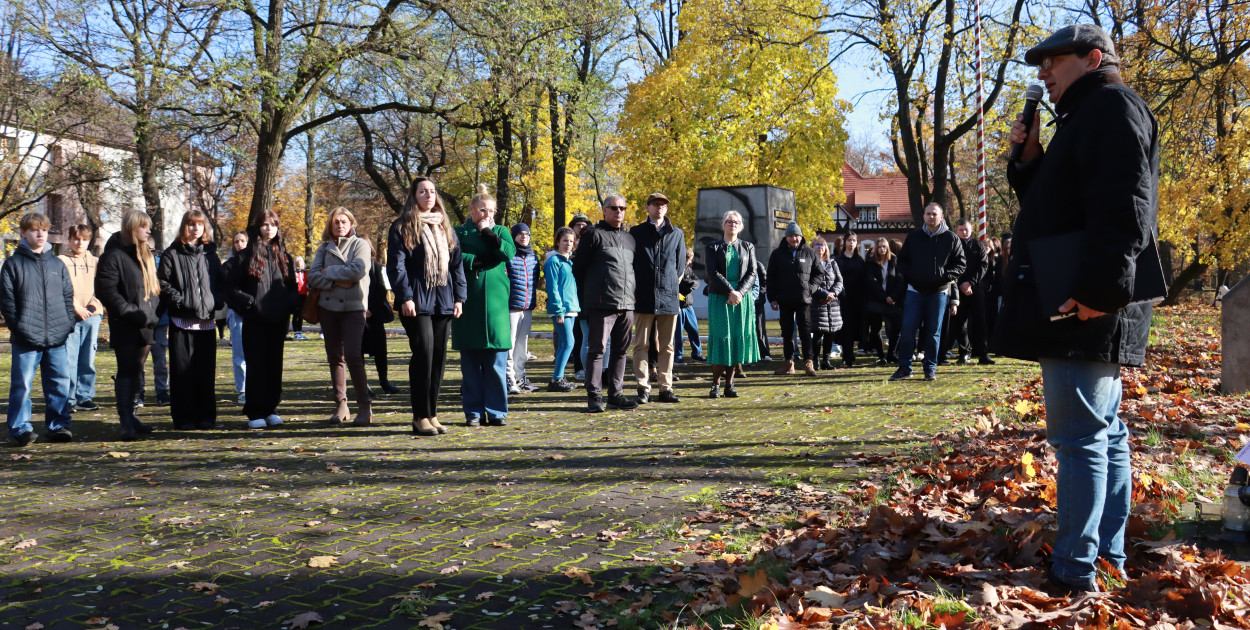 Fotorelacja: Spacer Pamięci - Zawiercie 2025