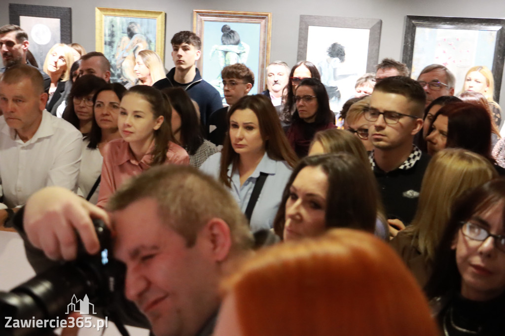 Fotorelacja: Wernisaż TRZY SERCA JEDEN ŚWIAT w MOK Zawiercie