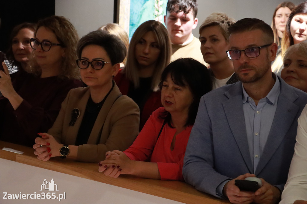 Fotorelacja: Wernisaż TRZY SERCA JEDEN ŚWIAT w MOK Zawiercie