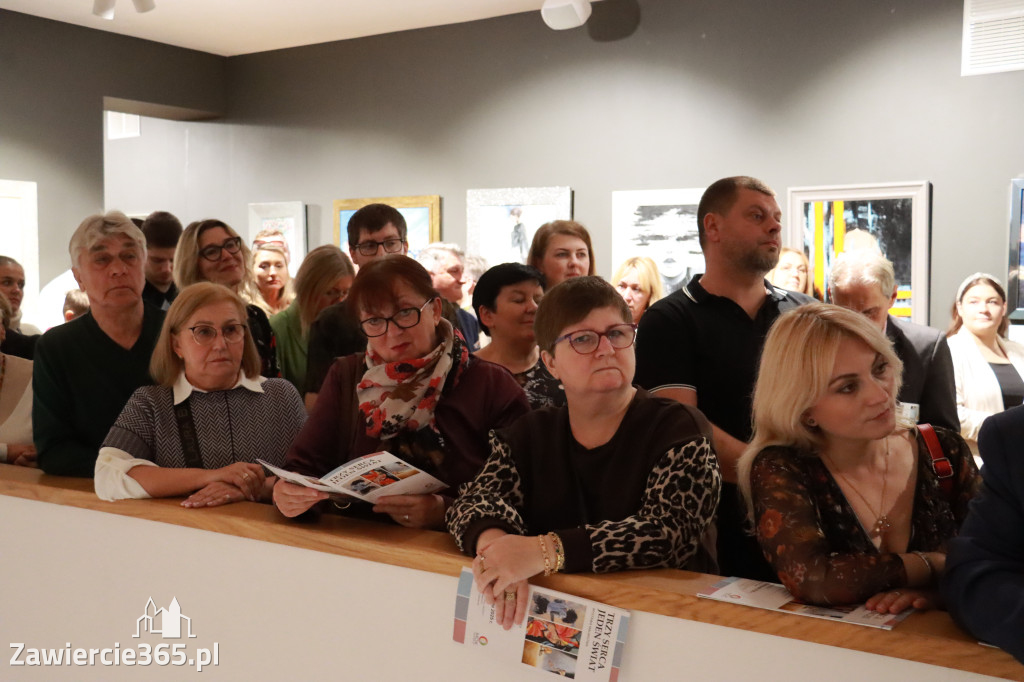 Fotorelacja: Wernisaż TRZY SERCA JEDEN ŚWIAT w MOK Zawiercie