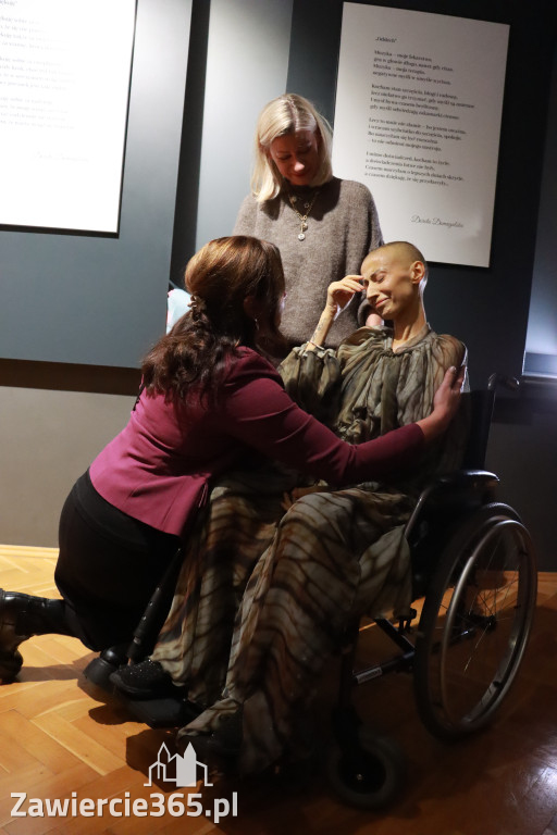 Fotorelacja: Wernisaż TRZY SERCA JEDEN ŚWIAT w MOK Zawiercie