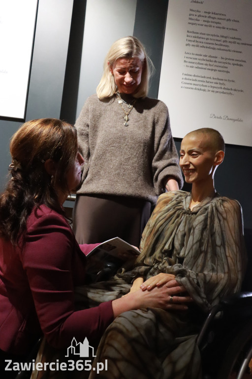 Fotorelacja: Wernisaż TRZY SERCA JEDEN ŚWIAT w MOK Zawiercie