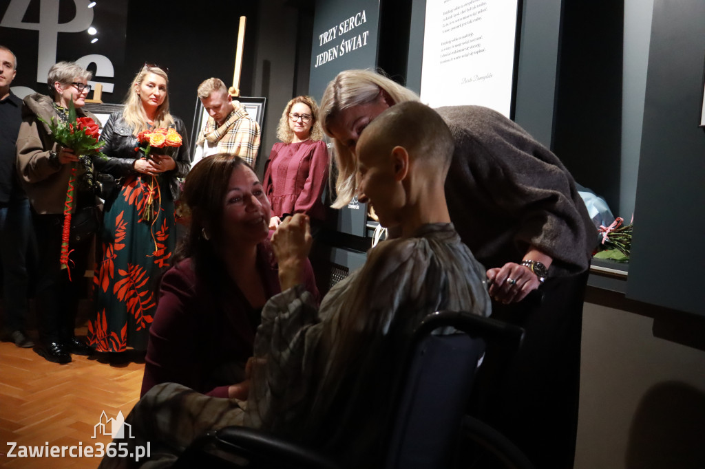 Fotorelacja: Wernisaż TRZY SERCA JEDEN ŚWIAT w MOK Zawiercie
