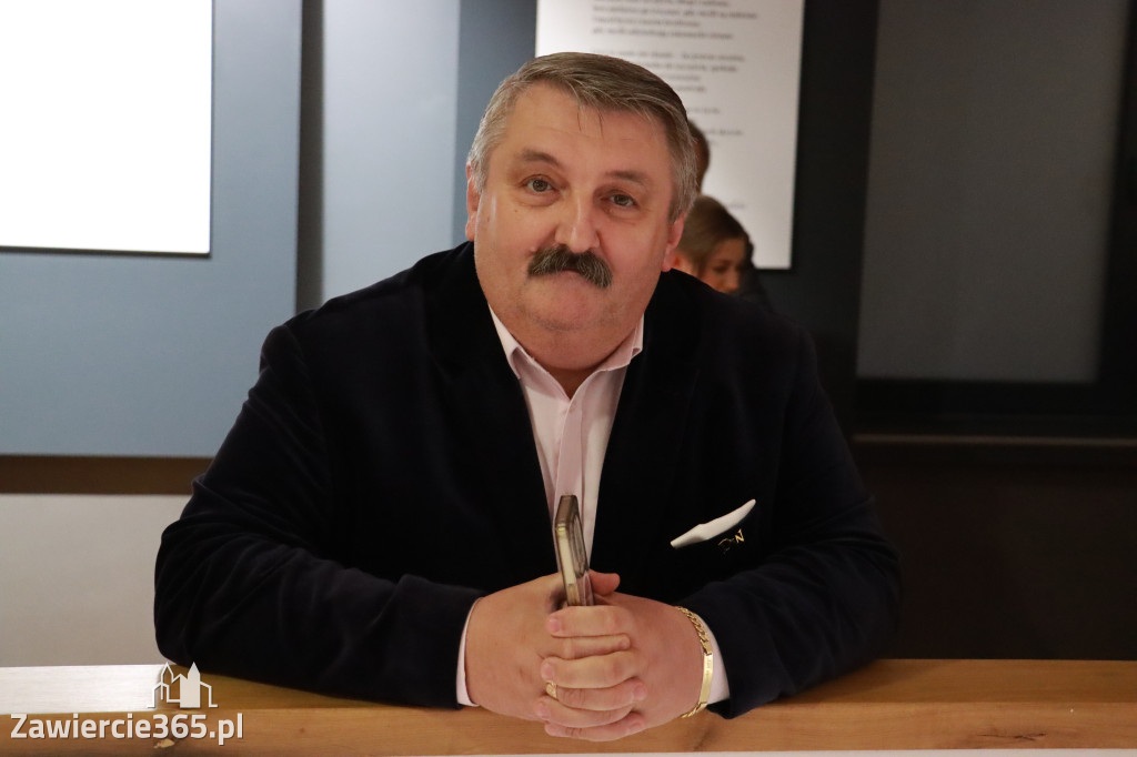 Fotorelacja: Wernisaż TRZY SERCA JEDEN ŚWIAT w MOK Zawiercie