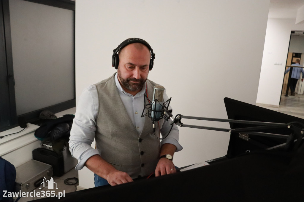 Fotorelacja: Wernisaż TRZY SERCA JEDEN ŚWIAT w MOK Zawiercie