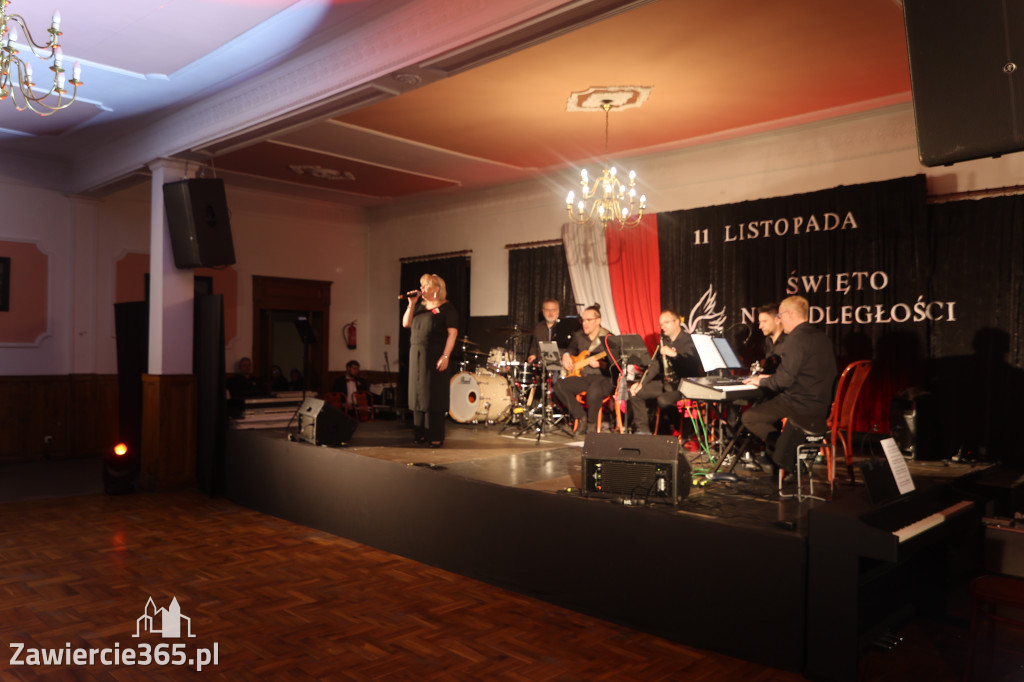 Fotorelacja: Święto Niepodległości w Pałacyku nad Wartą w Zawierciu Kromołowie