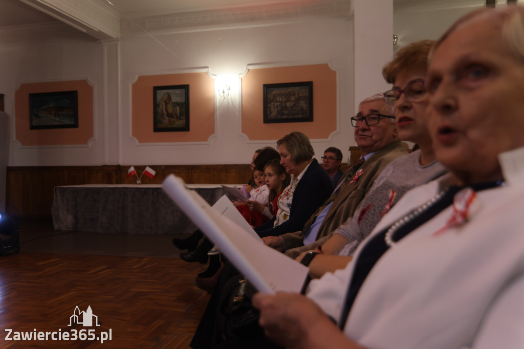 Fotorelacja: Święto Niepodległości w Pałacyku nad Wartą w Zawierciu Kromołowie