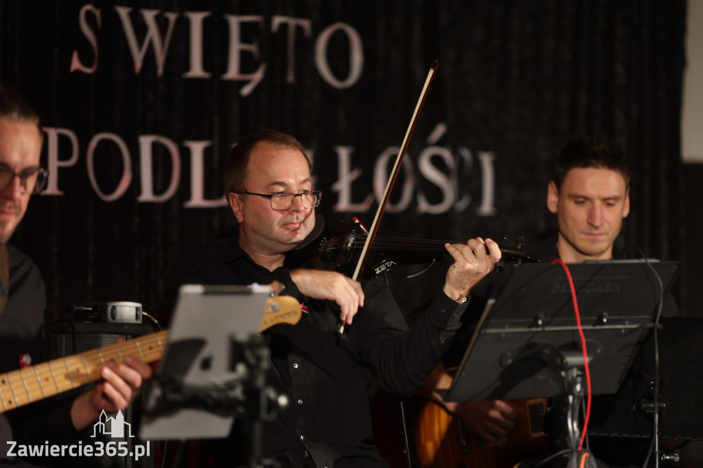 Fotorelacja: Święto Niepodległości w Pałacyku nad Wartą w Zawierciu Kromołowie